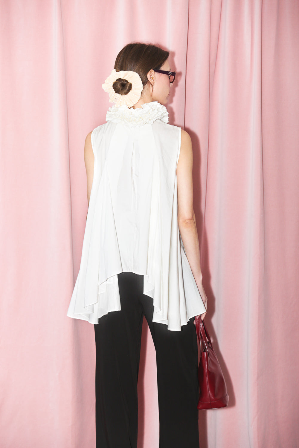 White Sleeveless Ruffle Collar Blouse (S)