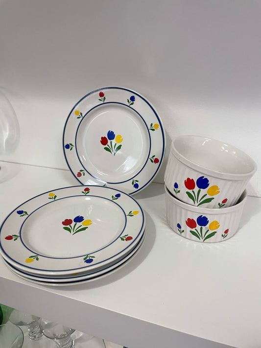Tulip Stoneware Set