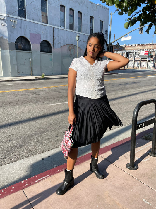 girl wearing Black Pleaded Skirt 