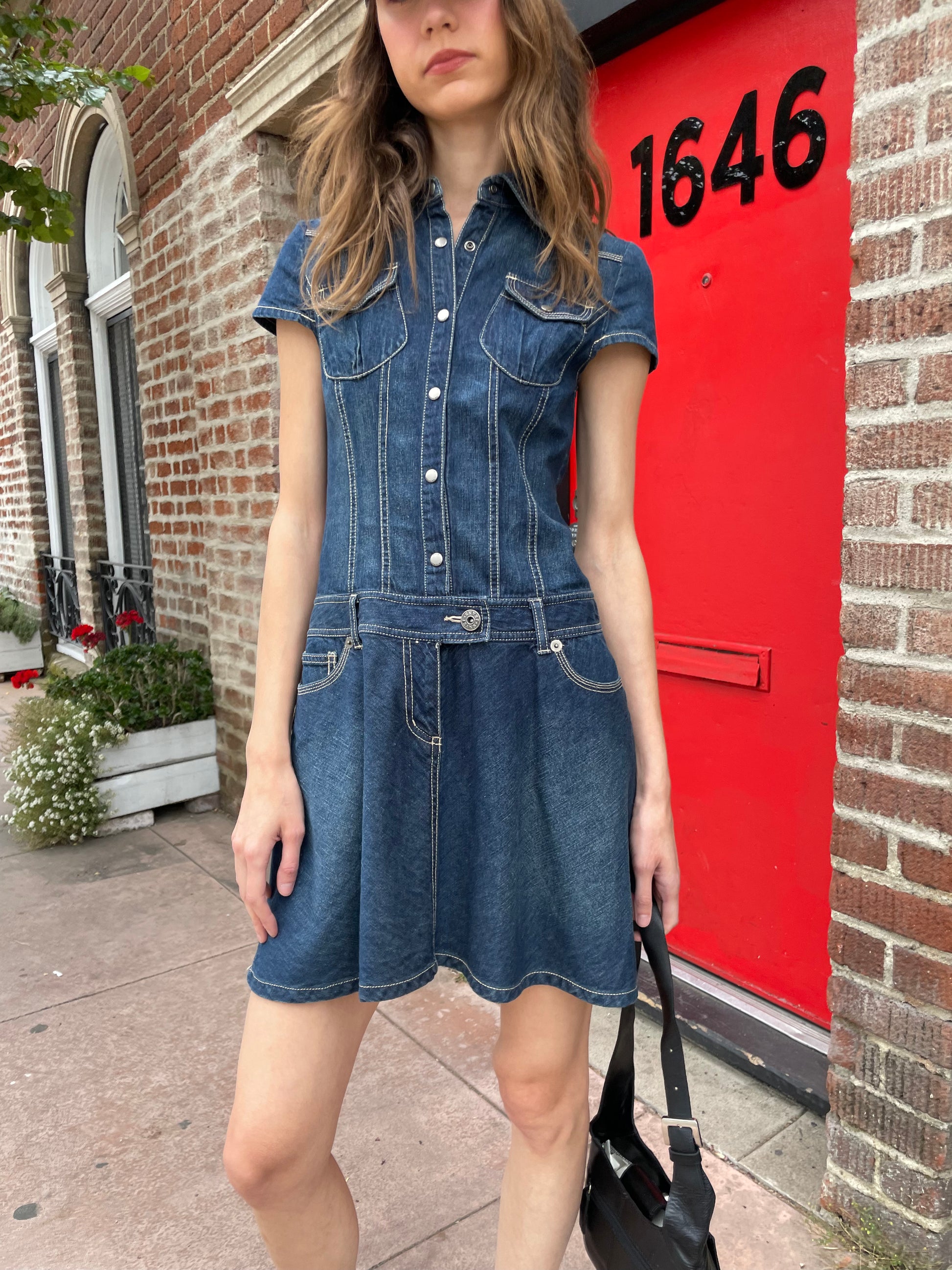 girl in short sleeve dress