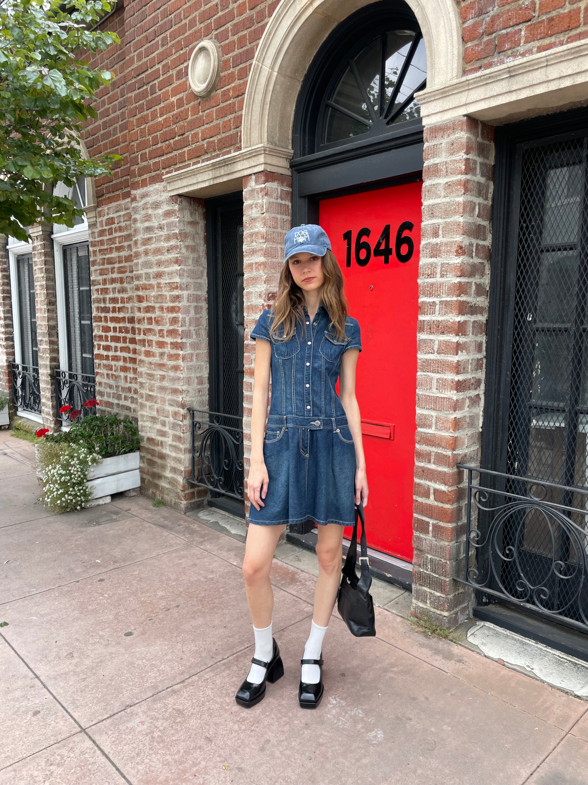 girl in short sleeve dress