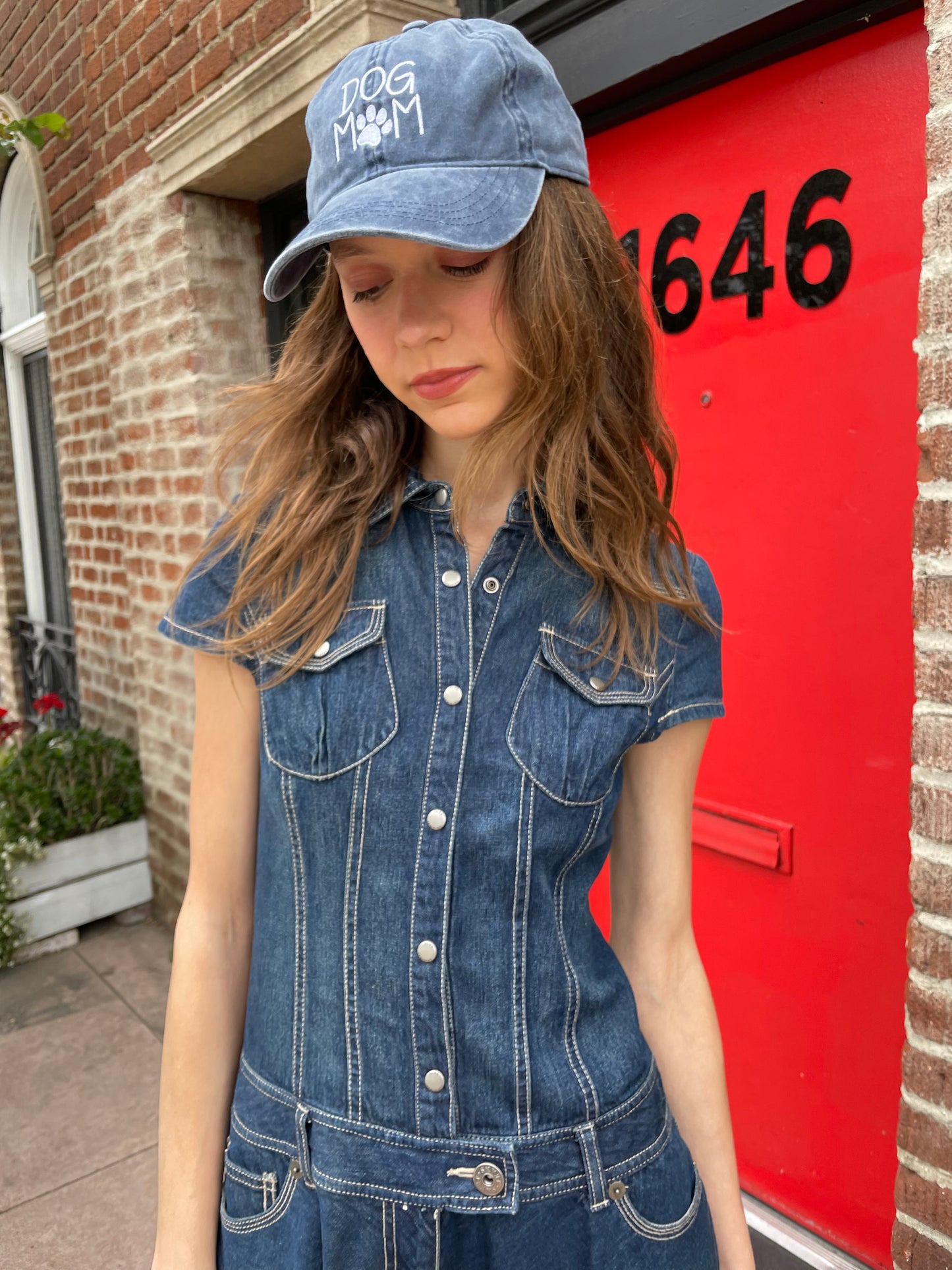 girl in short sleeve dress