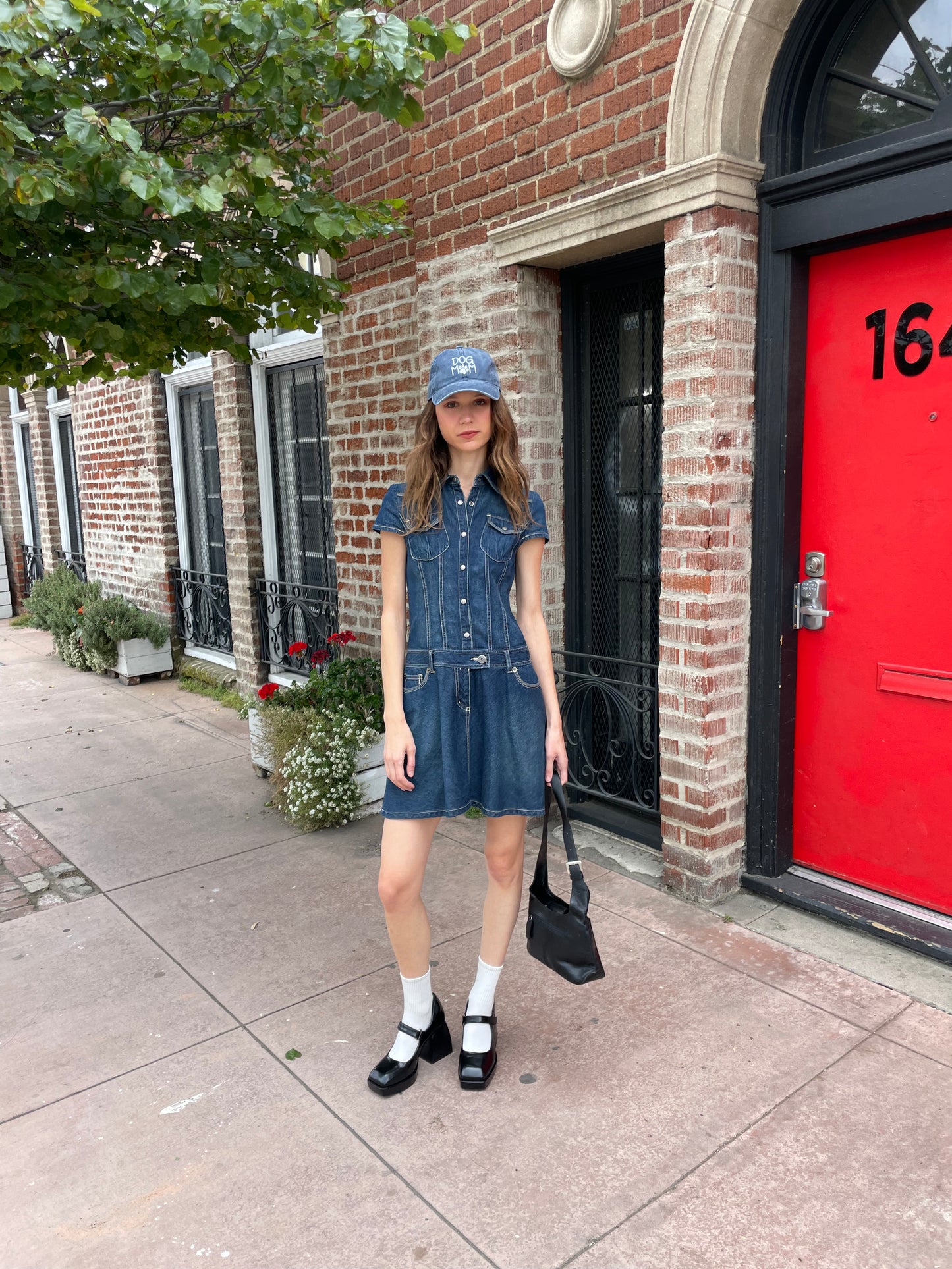 girl in short sleeve dress