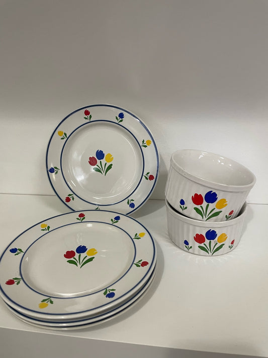 Tulip Stoneware Set